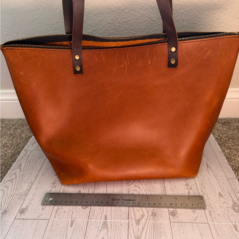 Portland Leather Large Tote in Honey - Picture 7 of 8